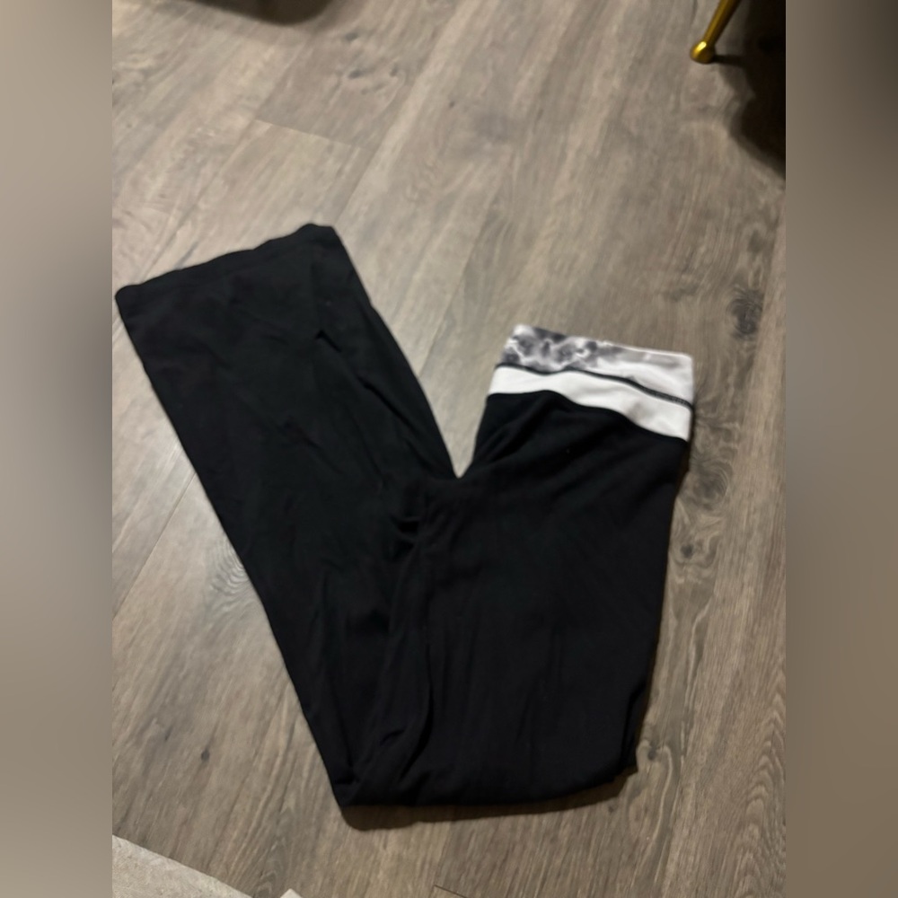 Lululemon - Picture 3 of 4